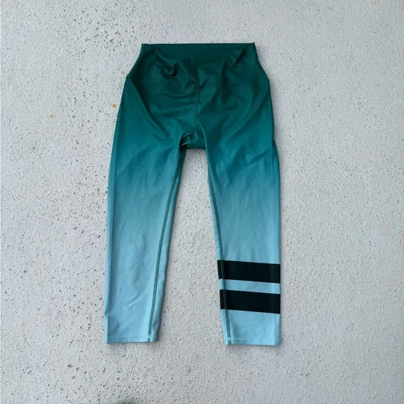 ALO Yoga Airbrush Green Gradient Ombre Leggings Size Medium - Picture 6 of 8